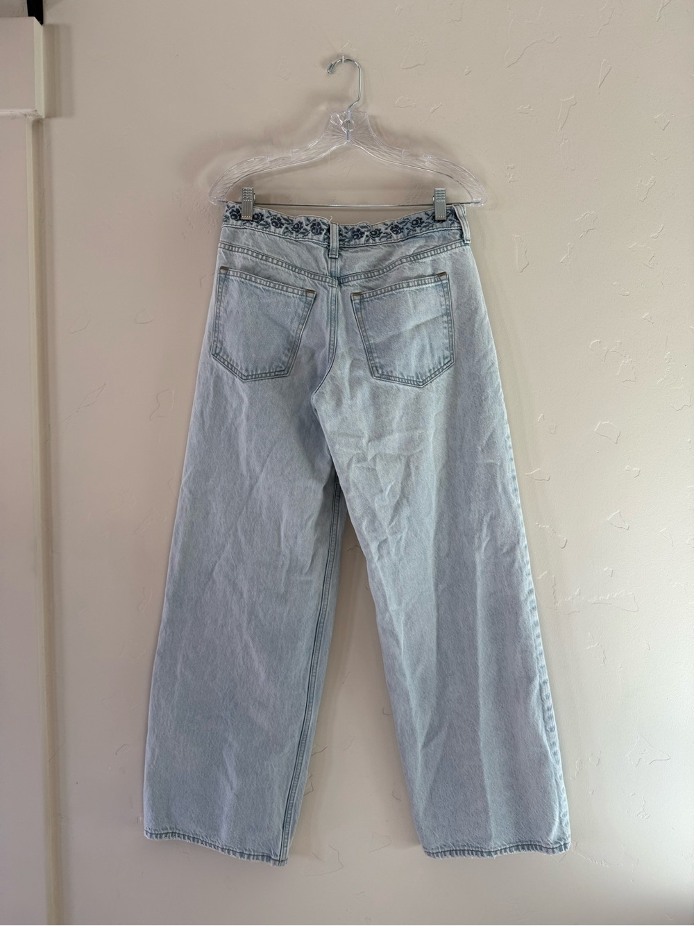 Abercrombie & Fitch Low Rise Ultra Loose Floral Embroidered Jean 27 - Picture 6 of 11